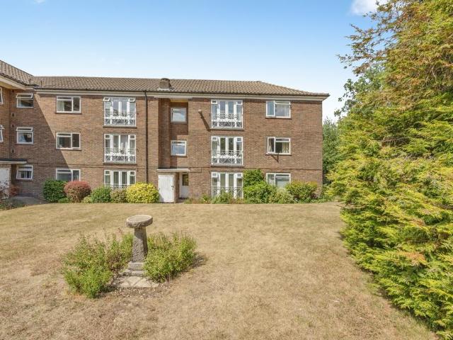 Flat for sale in London Borough of Croydon, Addiscombe