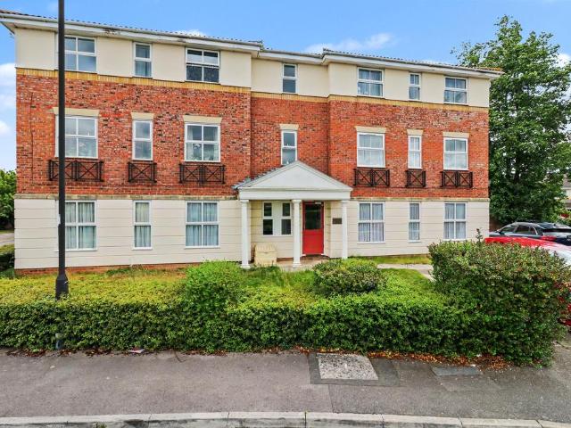 Flat for sale in Slough