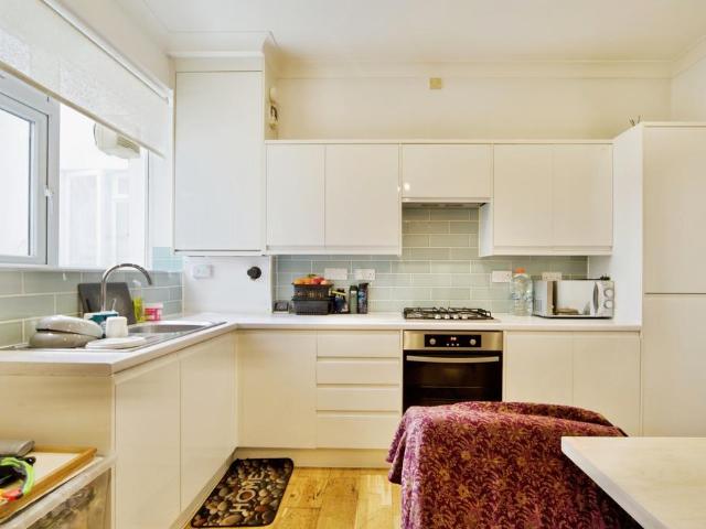Flat for sale in Upper Walthamstow, Greater London