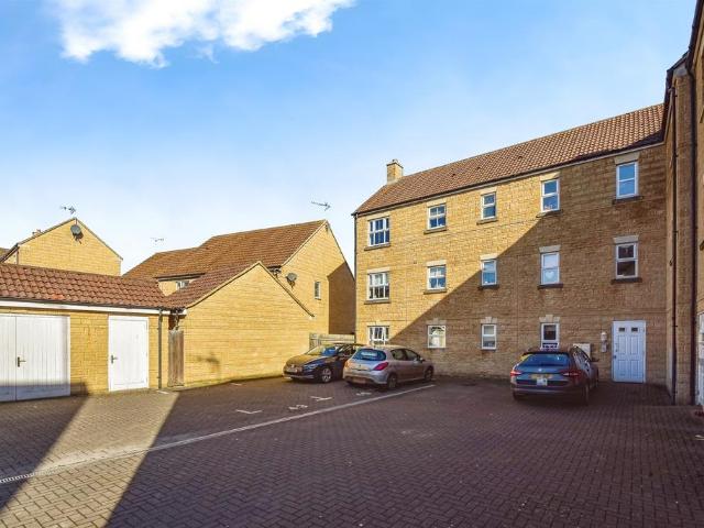 Flat for sale in Calne