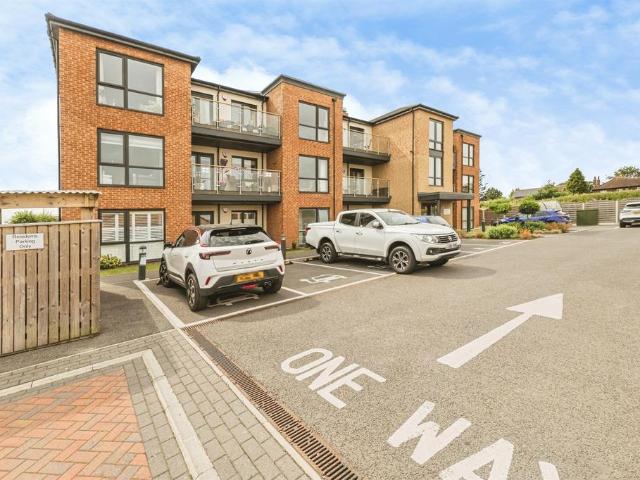Flat for sale in Walton, West Yorkshire