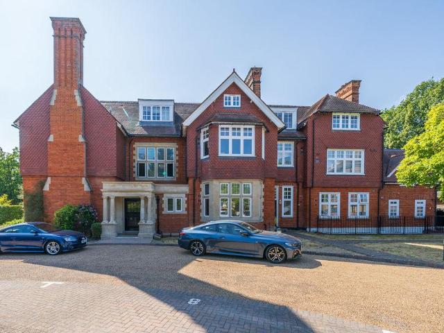 Flat for sale in Greater London