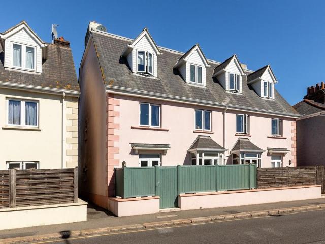 Flat for sale in St Helier, Greater London