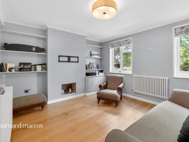 Flat for sale in Mortlake, Greater London