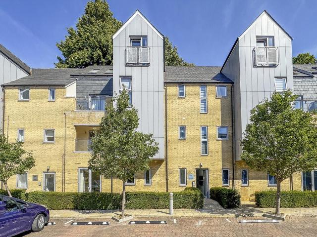 Flat for sale in Newmarket, West Suffolk