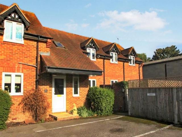 Flat for sale in Berrick Salome, Oxfordshire
