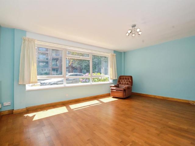 Flat for sale in Kenton, Greater London