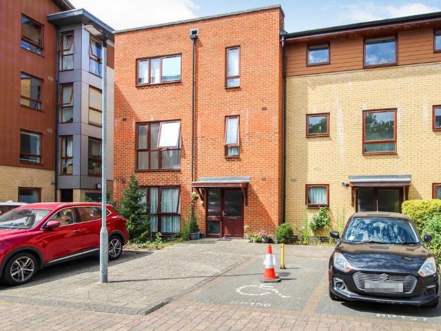 Flat for sale in Three Bridges, Glynde