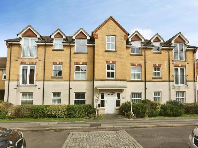 Flat for sale in Hill Park, Fareham
