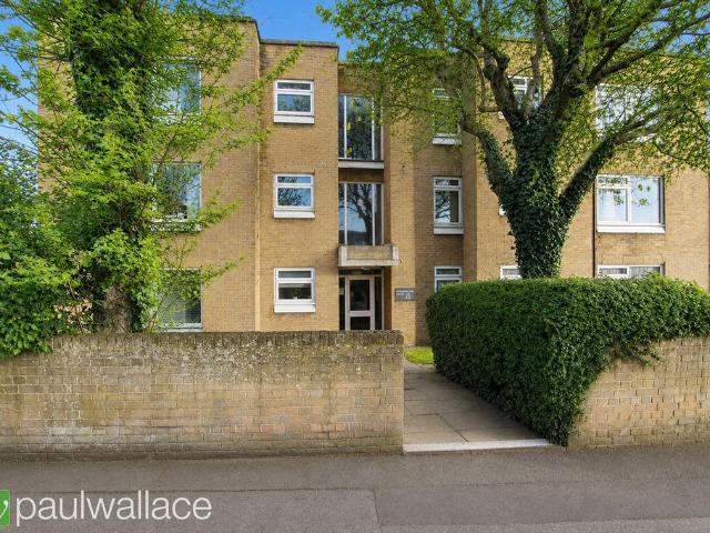 Flat for sale in Broxbourne, Hertfordshire