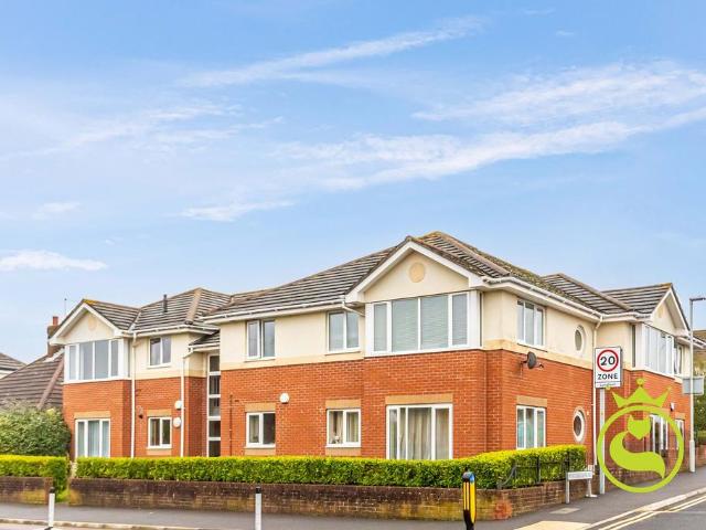 Flat for sale in Oakdale, Poole