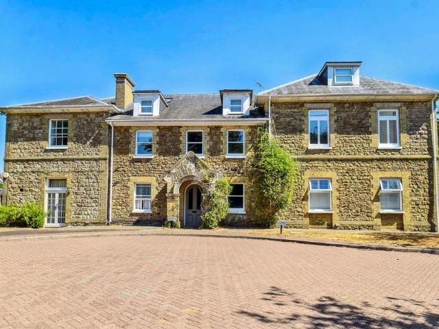 Flat for sale in Sevenoaks, The Butts