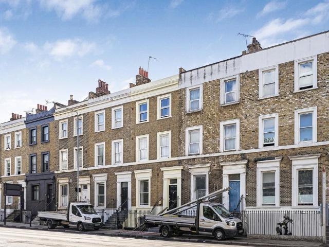 Flat for sale in Limehouse, Greater London