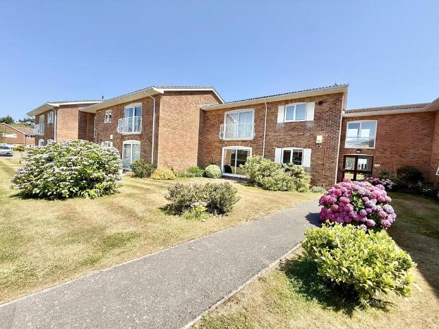 Flat for sale in Highcliffe