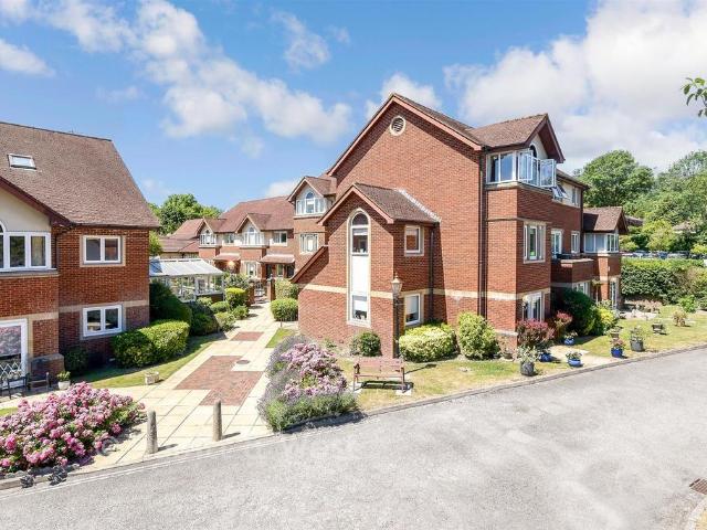 Flat for sale in Red Hill, Surrey