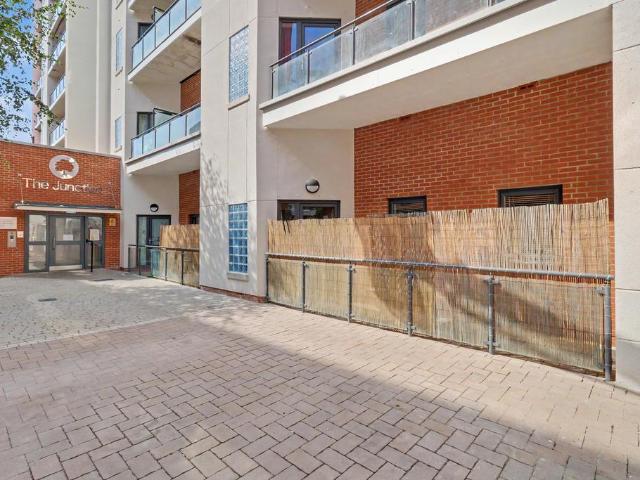Flat for sale in Slough