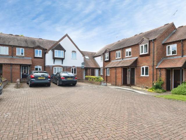 Flat for sale in Berrick Salome, Oxfordshire