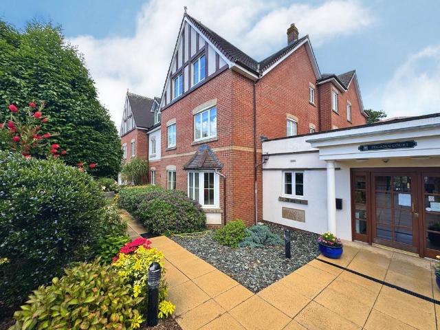 Flat for sale in Withycombe, Budlake