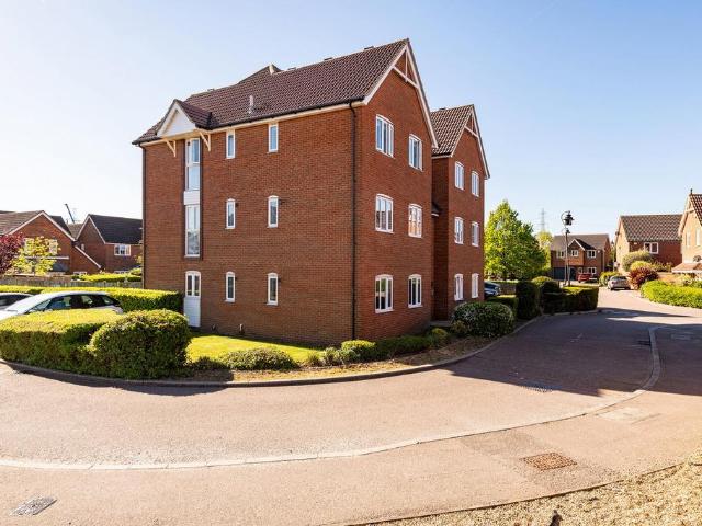 Flat for sale in Oad Street, Kent