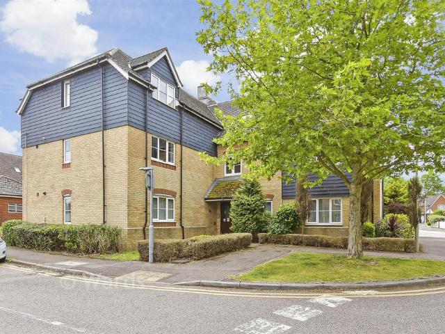 Flat for sale in The Bridge, Kent
