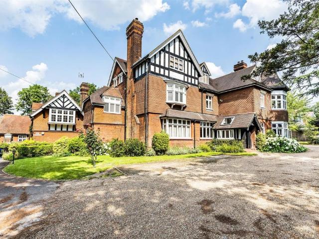 Flat for sale in Epsom, Surrey