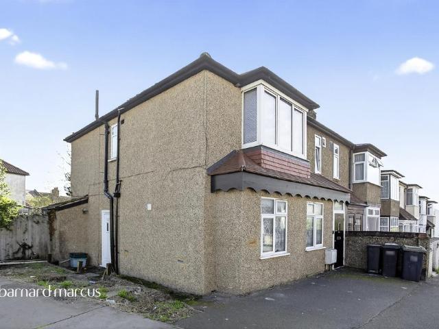 Flat for sale in London Borough of Croydon, Thornton Heath