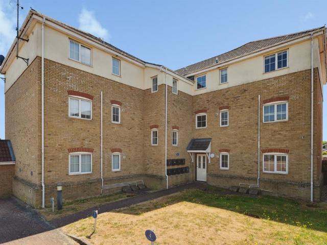 Flat for sale in Bedingfield, Suffolk