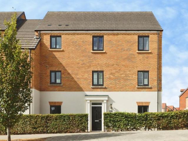 Flat for sale in Priors Hall Park, Weldon