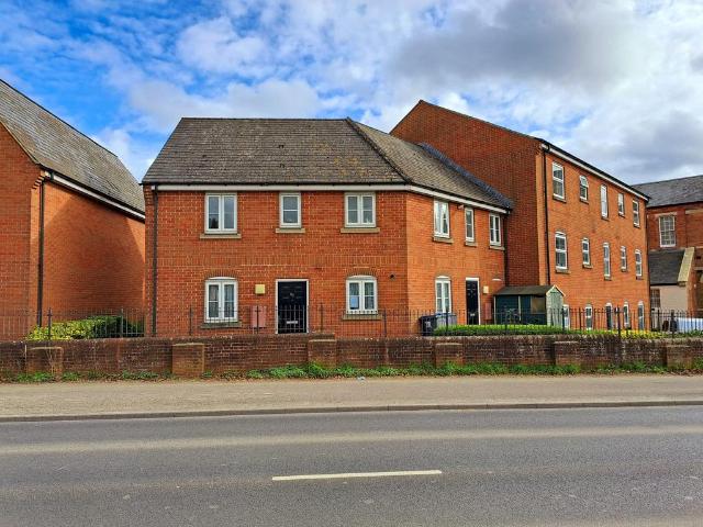 Flat for sale in Roundway, Devizes