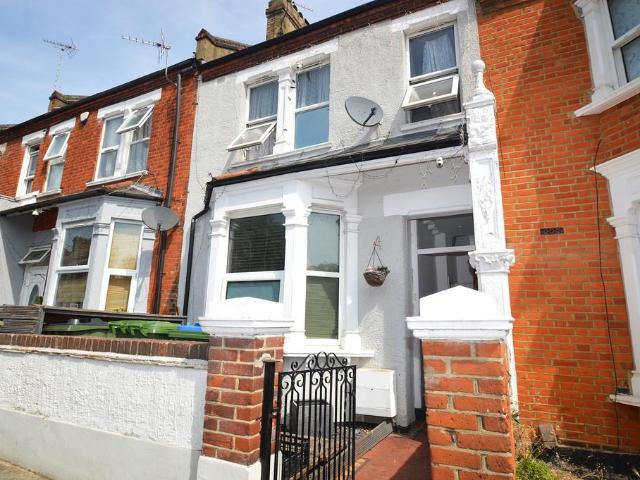 Flat for sale in Plumstead, Greater London