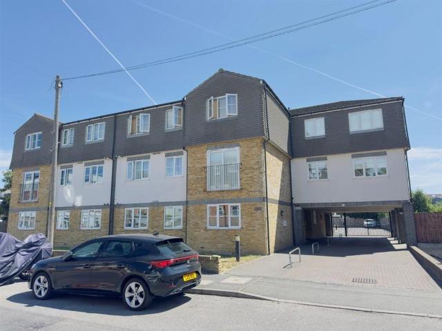 Flat for sale in Blendon, Greater London