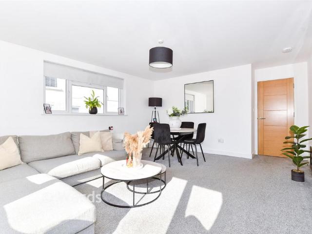 Flat for sale in Bourne Vale, Kent