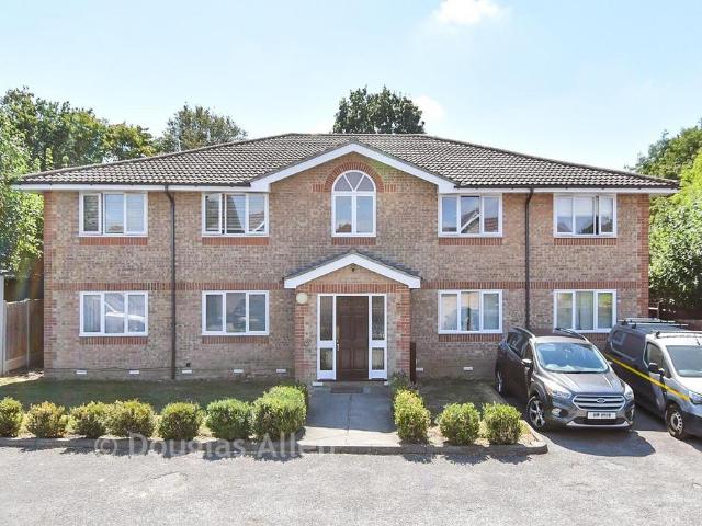 Flat for sale in Langdon Hills, Essex