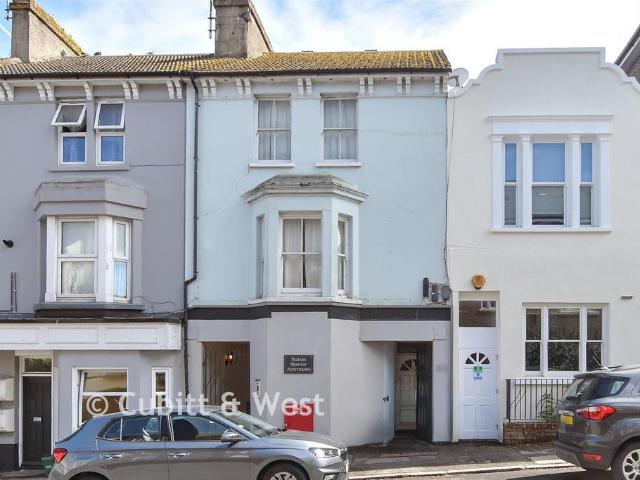 Flat for sale in Lucastes, Perryfields