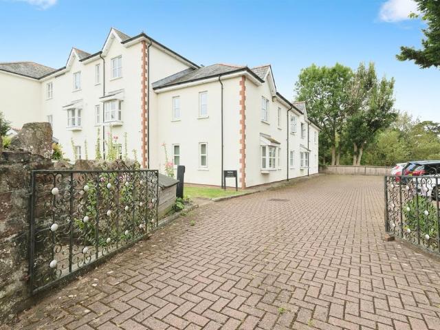Flat for sale in Monmouth, Wales