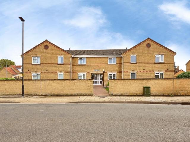 Flat for sale in North Bretton, Peterborough