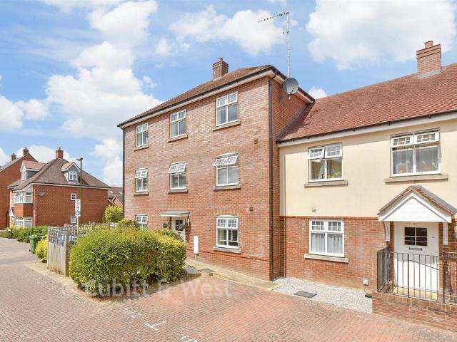 Flat for sale in Wickhurst Green, Horsham