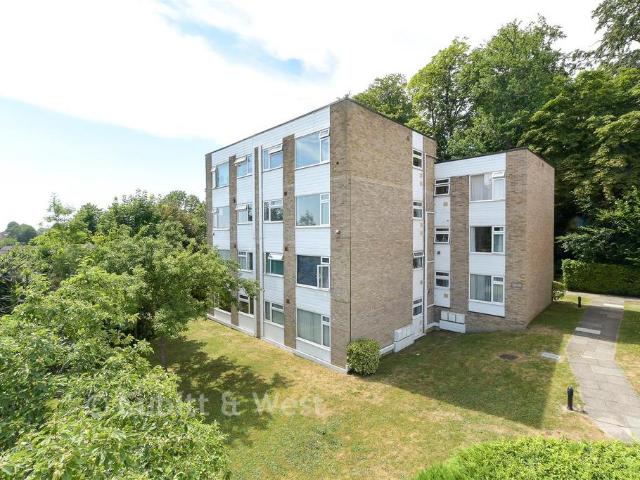 Flat for sale in Red Hill, Surrey