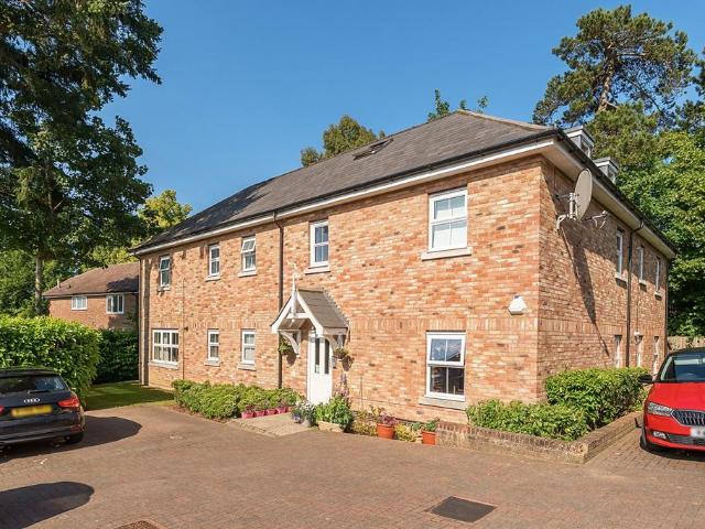 Flat for sale in Sandown Park, Kent