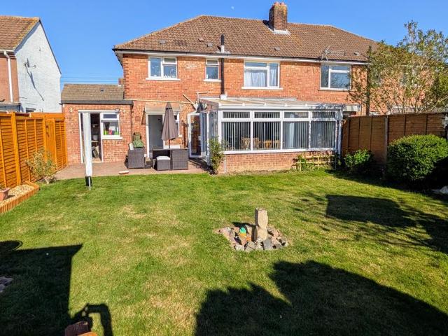 Flat for sale in Fareham, Hill Park