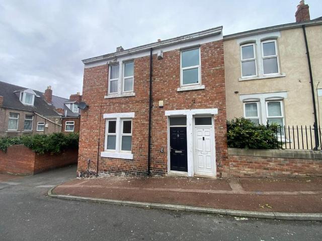 Flat for sale in Bensham, Tyne And Wear
