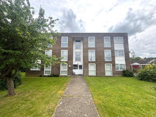Flat for sale in Broadwater, Shephall