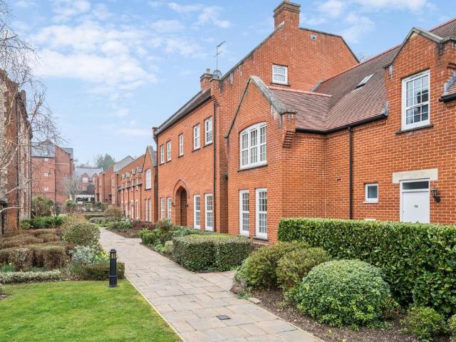 Flat for sale in Amersham