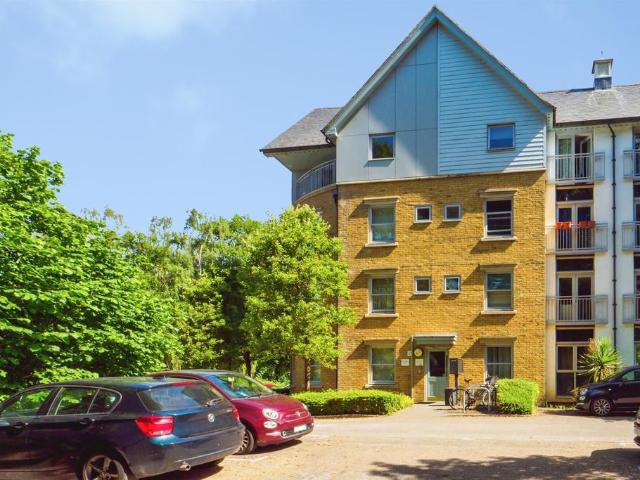 Flat for sale in Wincheap, The Bridge