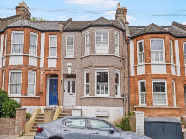 Flat for sale in West Norwood, Greater London