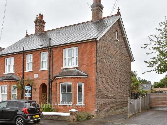 Flat for sale in Blackwell, Mid Sussex