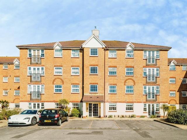 Flat for sale in Fishersgate, West Sussex