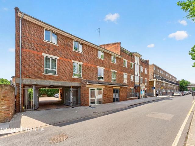 Flat for sale in Greater London