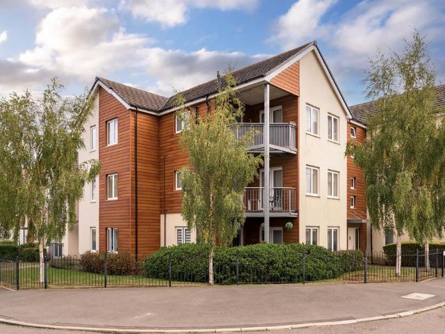 Flat for sale in Corby, North Northamptonshire