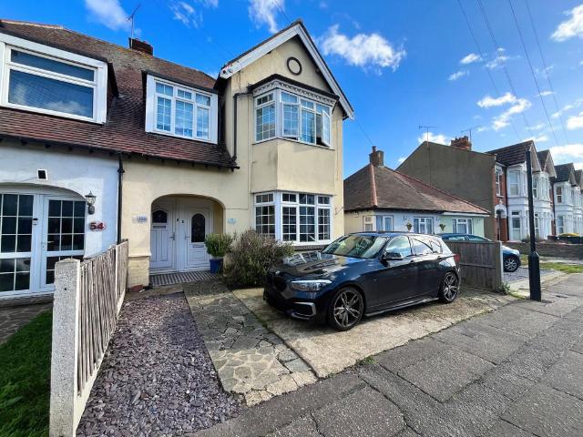 Flat for sale in Southchurch, Alton Barnes